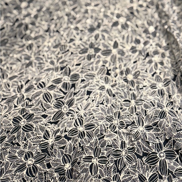 Old Navy Spaghetti Strap Navy and White Floral Sun Dress Size Large - Picture 5 of 6